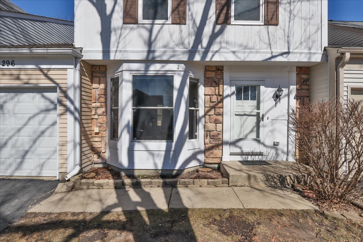 296 W Cherrywood Drive, Palatine, IL 60067