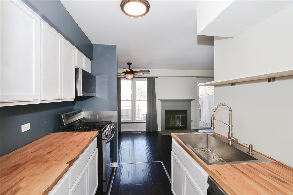 296 W Cherrywood Drive, Palatine, IL 60067