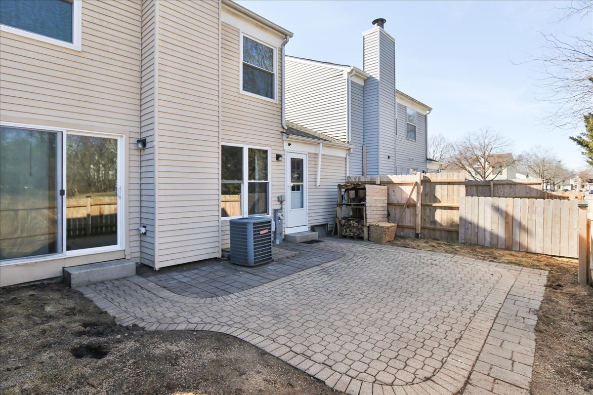 296 W Cherrywood Drive, Palatine, IL 60067