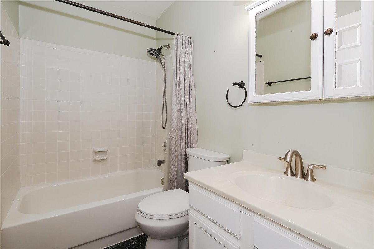 296 W Cherrywood Drive, Palatine, IL 60067