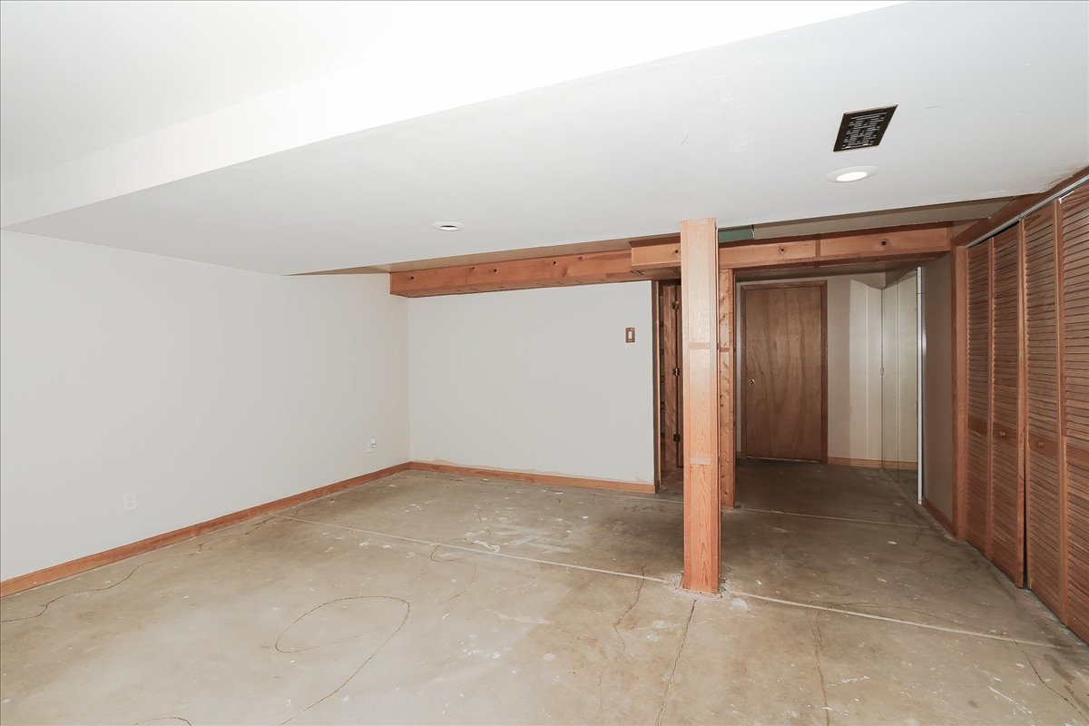 296 W Cherrywood Drive, Palatine, IL 60067