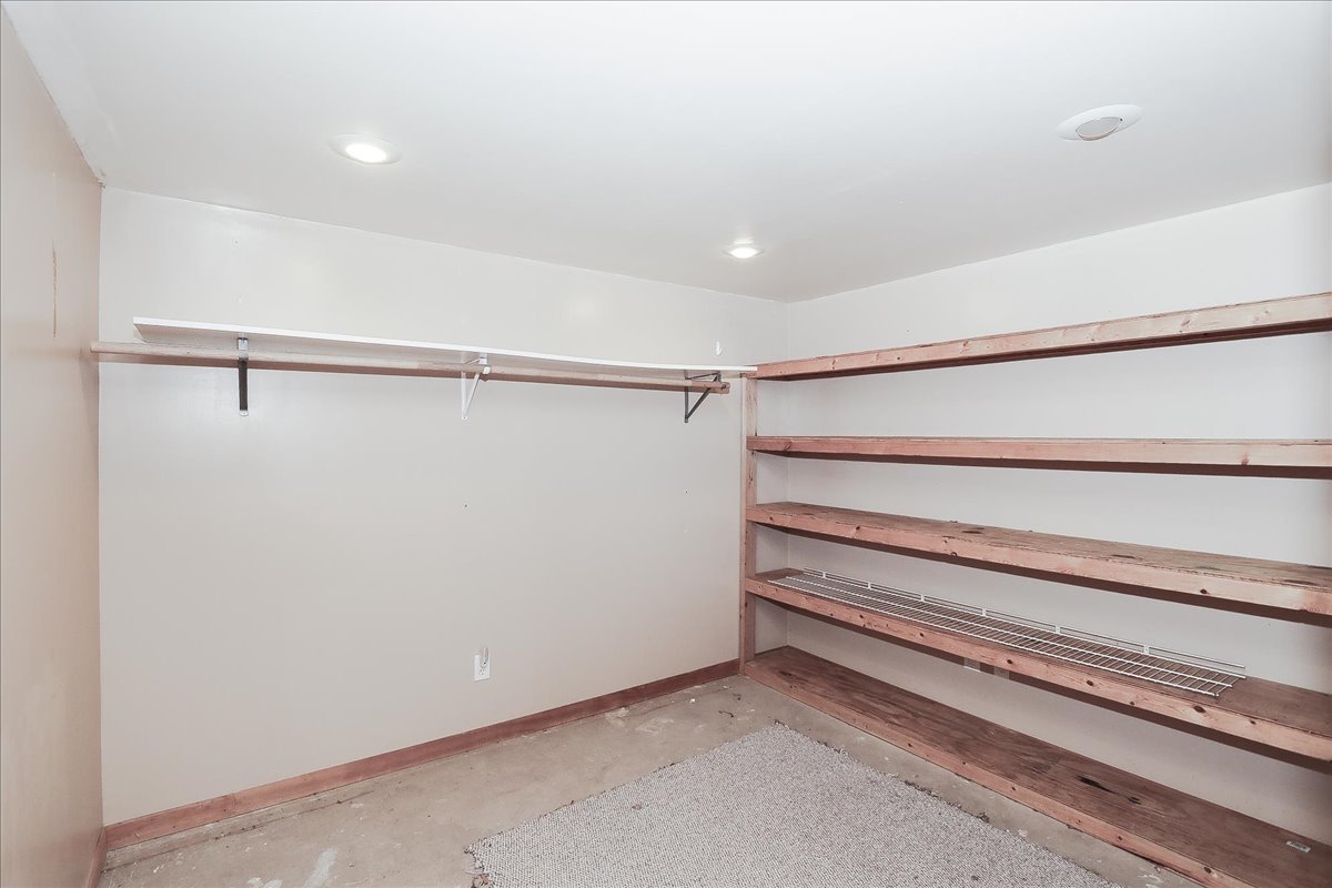 296 W Cherrywood Drive, Palatine, IL 60067