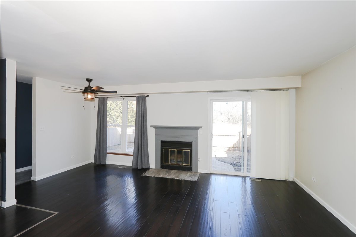 296 W Cherrywood Drive, Palatine, IL 60067