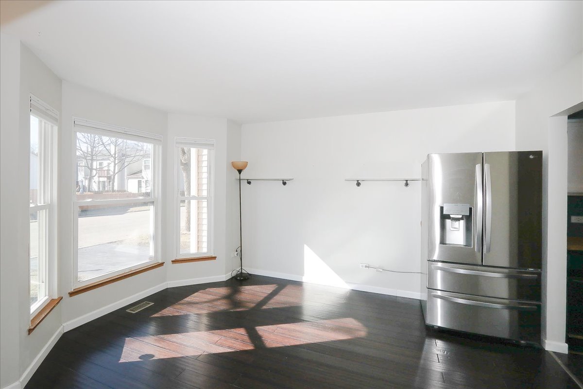 296 W Cherrywood Drive, Palatine, IL 60067