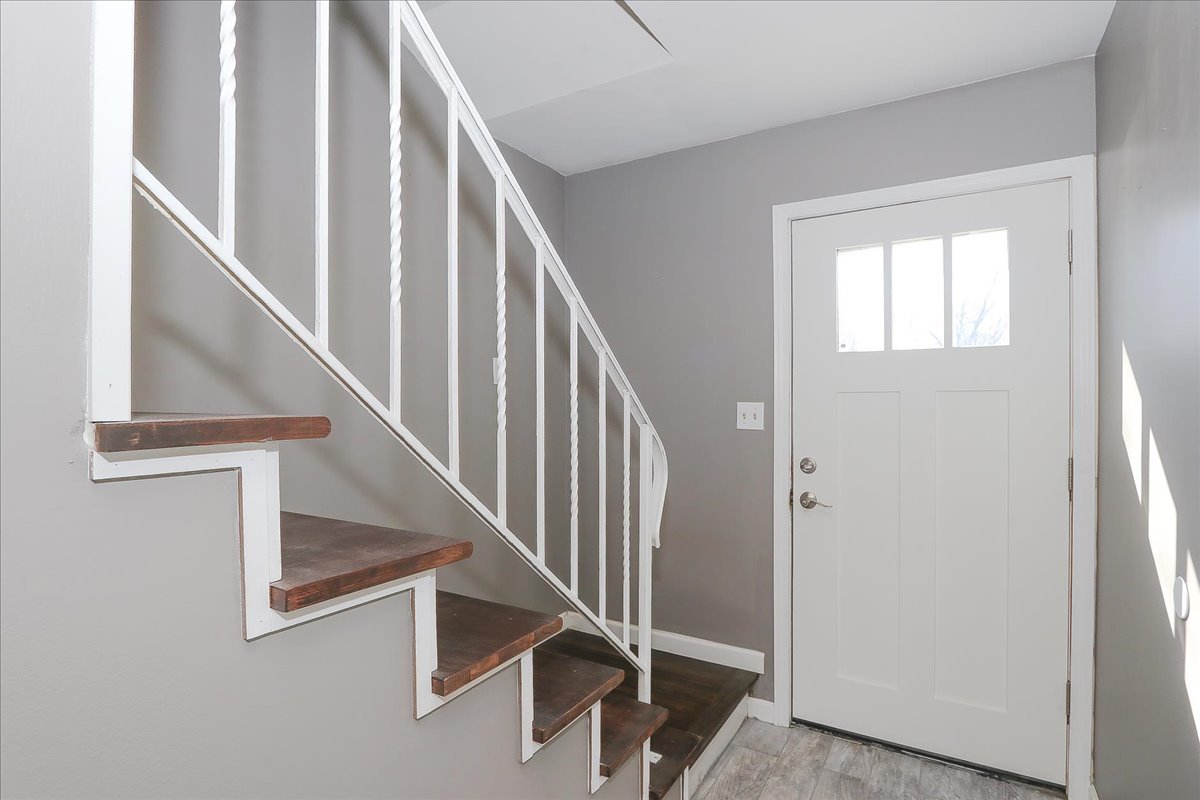 296 W Cherrywood Drive, Palatine, IL 60067