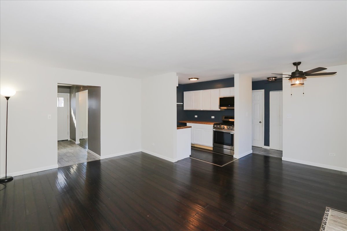 296 W Cherrywood Drive, Palatine, IL 60067