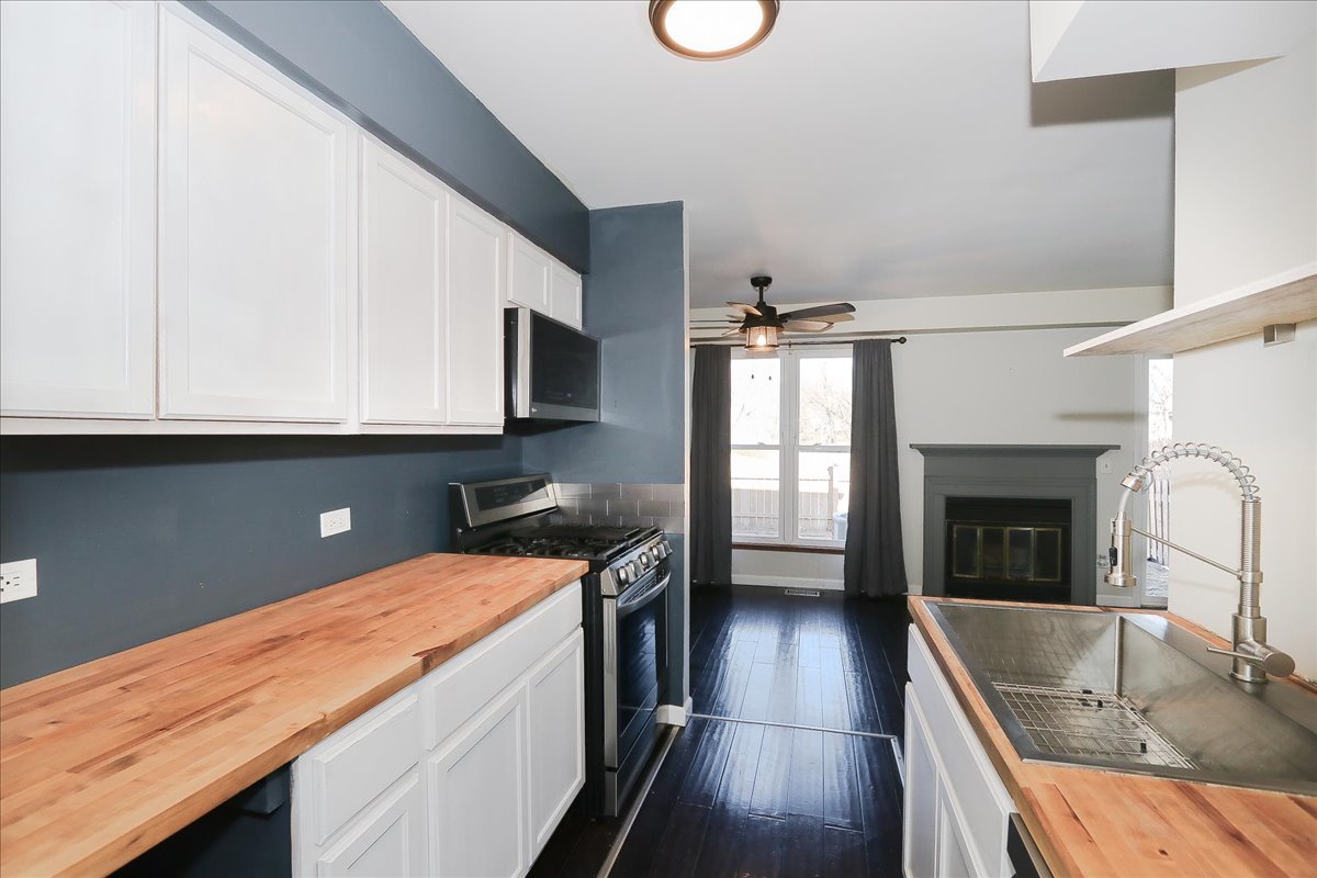 296 W Cherrywood Drive, Palatine, IL 60067