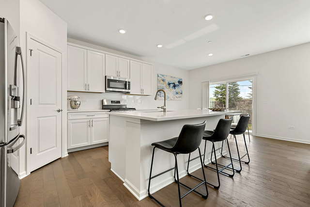 2824 Kessler Drive #2824, Mundelein, IL 60060