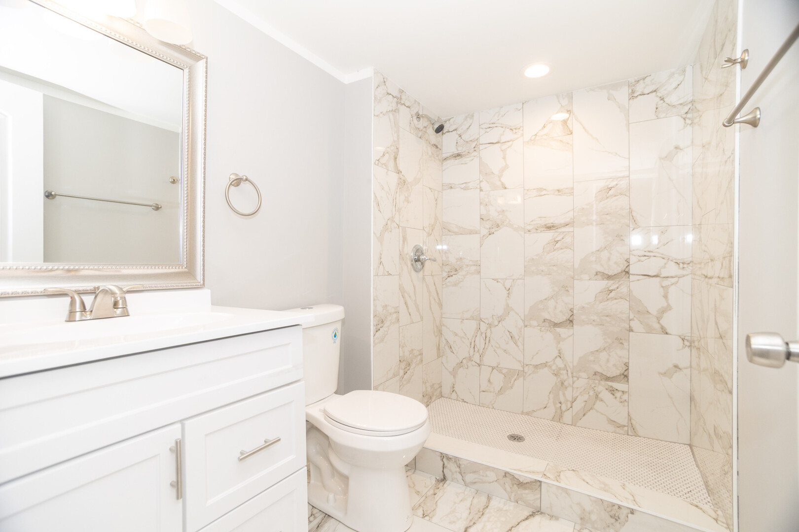 9156 S Colfax Avenue, Chicago, IL 60617