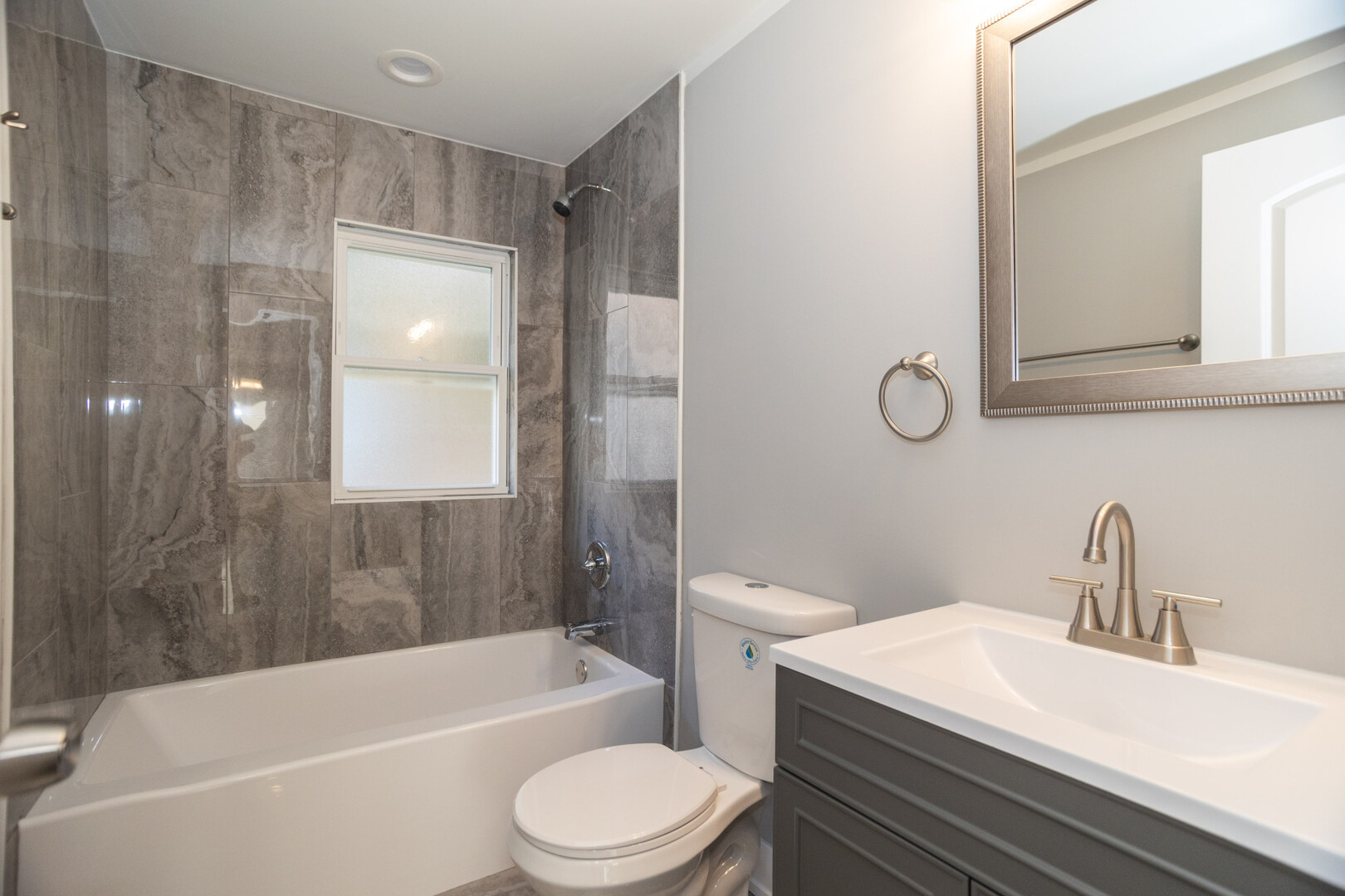 9156 S Colfax Avenue, Chicago, IL 60617