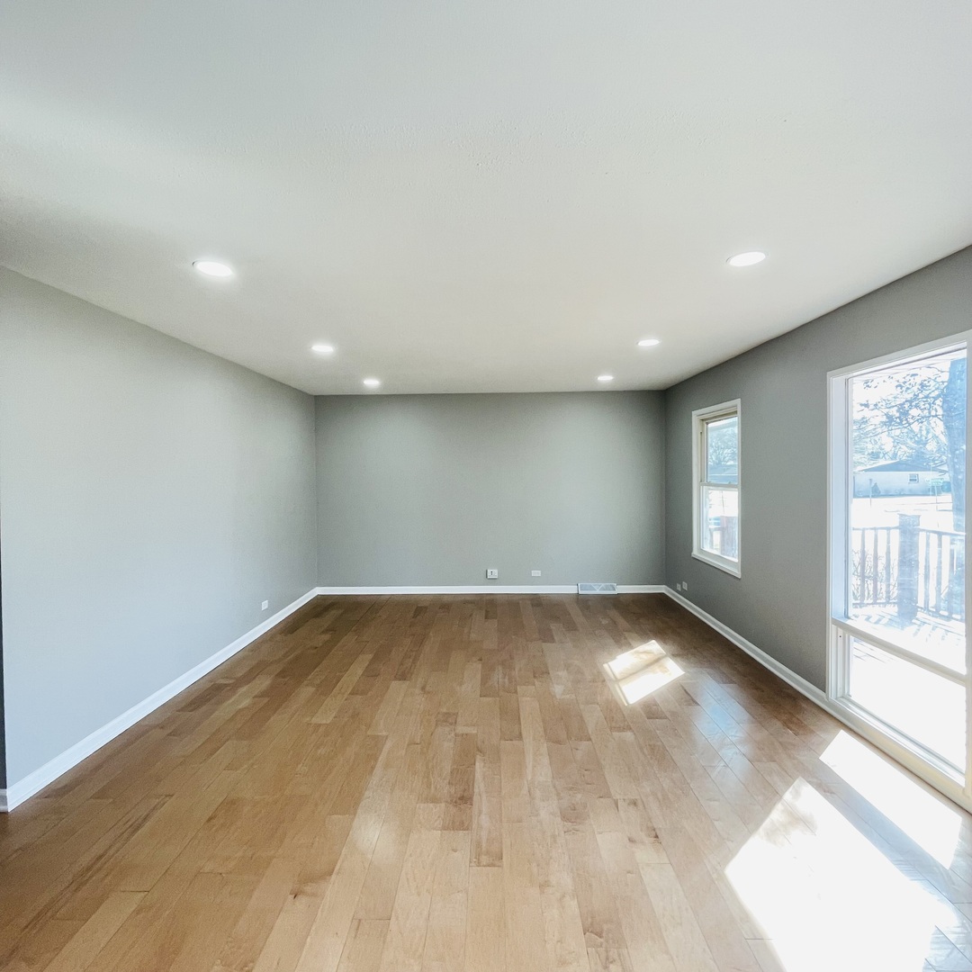 222 Saint Marys Parkway, Buffalo Grove, IL 60089