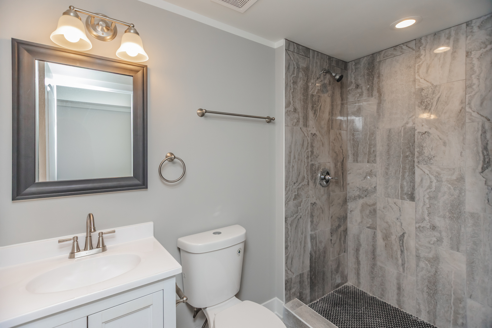 7605 S Champlain Avenue, Chicago, IL 60619