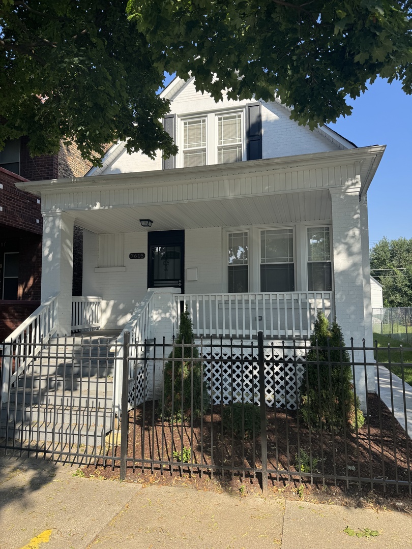 7605 S Champlain Avenue, Chicago, IL 60619