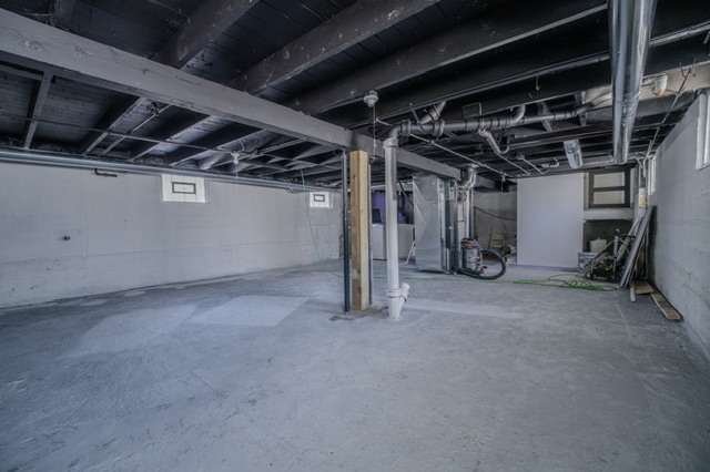 806 Woods Avenue, Joliet, IL 60436