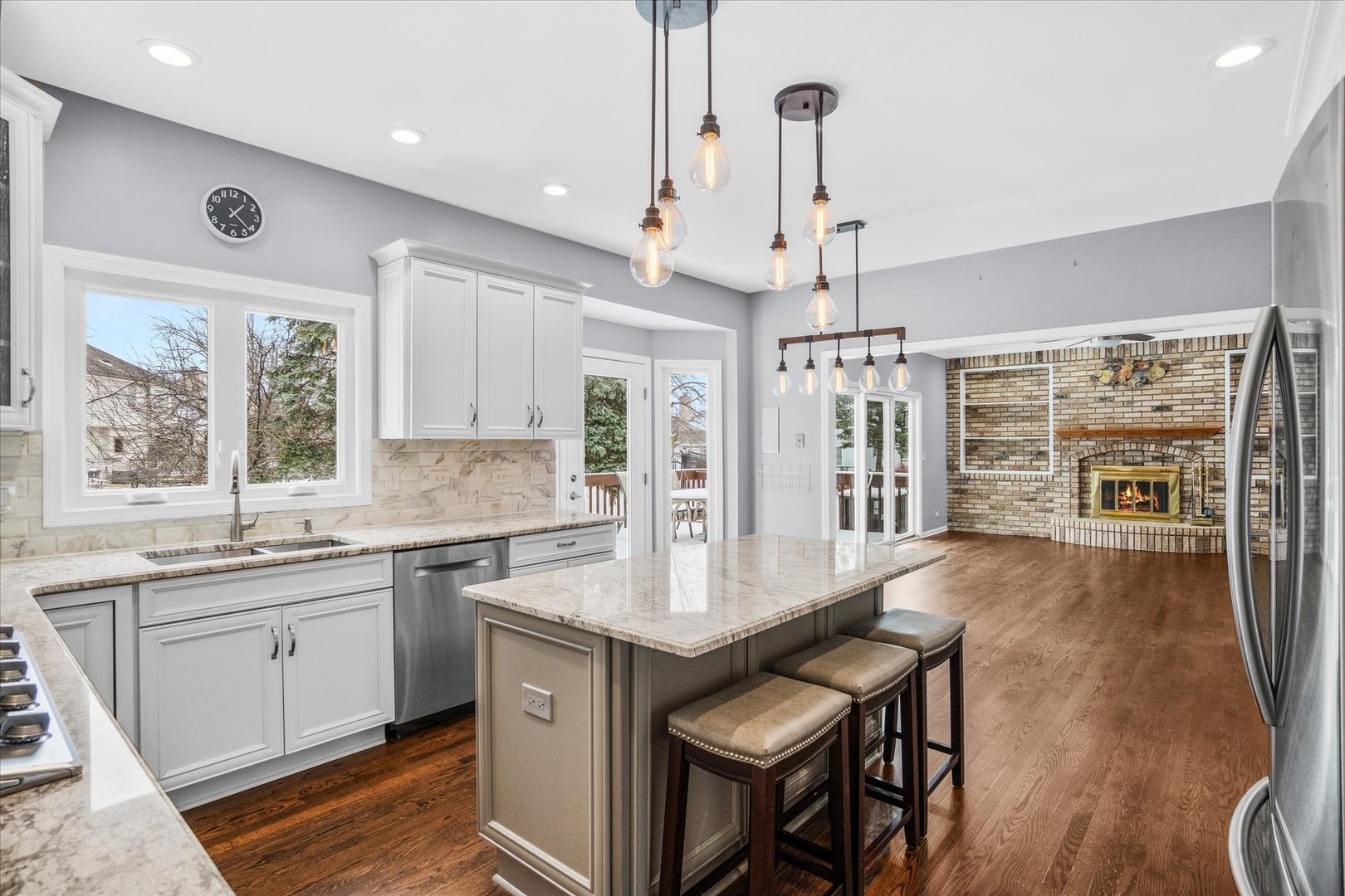 3212 Bennett Drive, Naperville, IL 60564