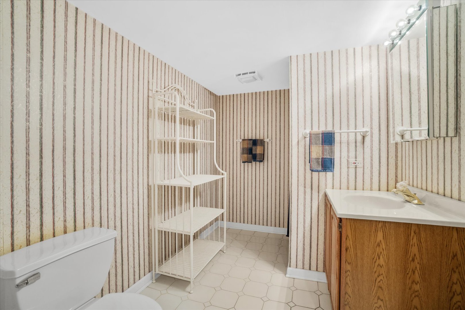 3212 Bennett Drive, Naperville, IL 60564