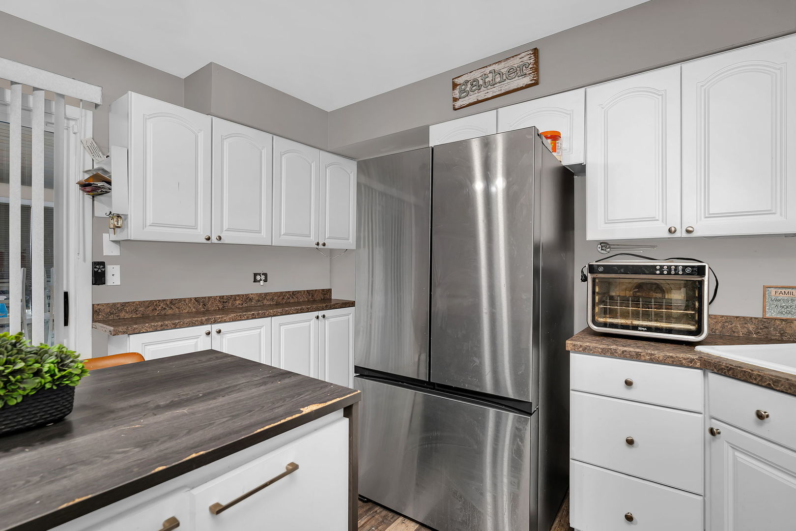 15601 Ridgeland Avenue, Oak Forest, IL 60452