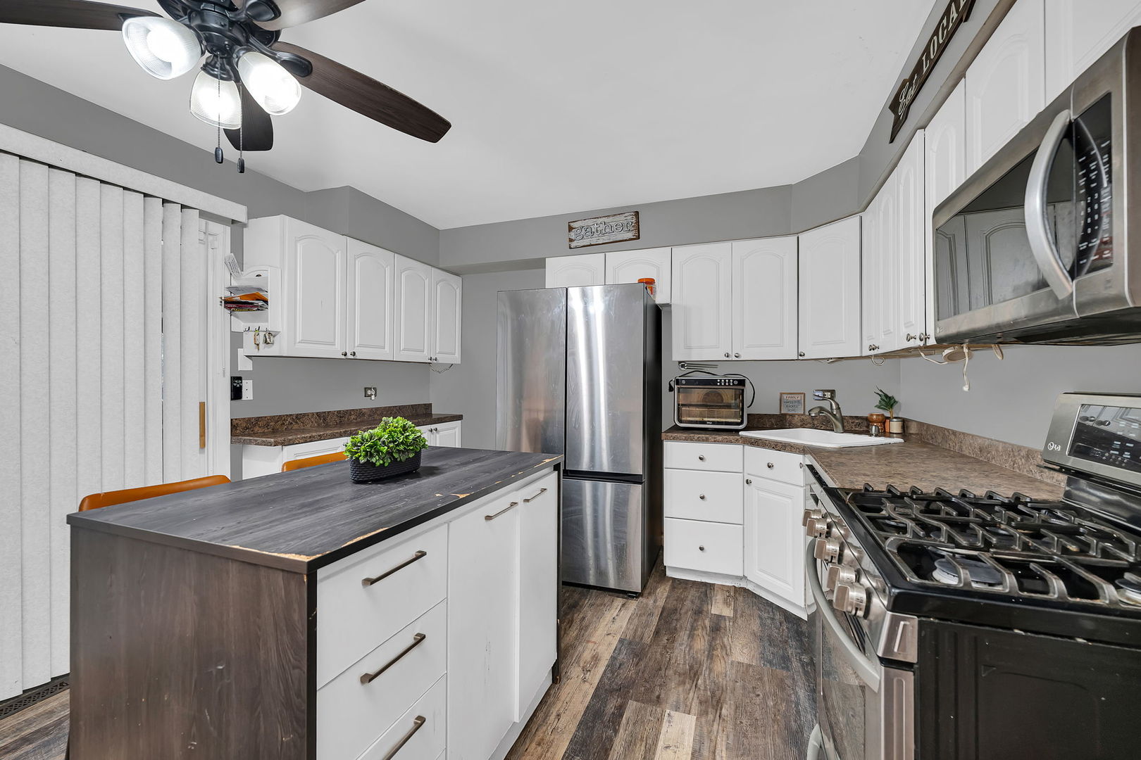 15601 Ridgeland Avenue, Oak Forest, IL 60452