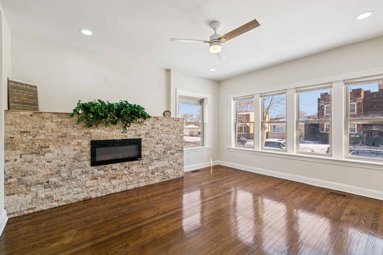 7944 S Blackstone Avenue, Chicago, IL 60619