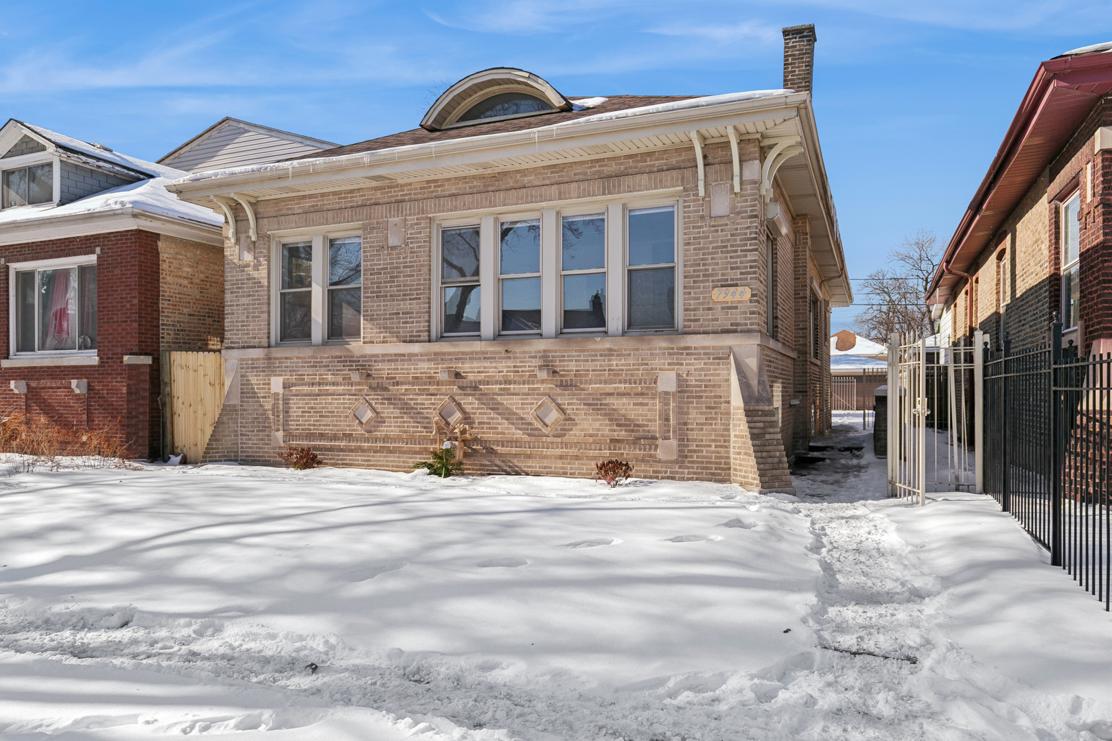 7944 S Blackstone Avenue, Chicago, IL 60619