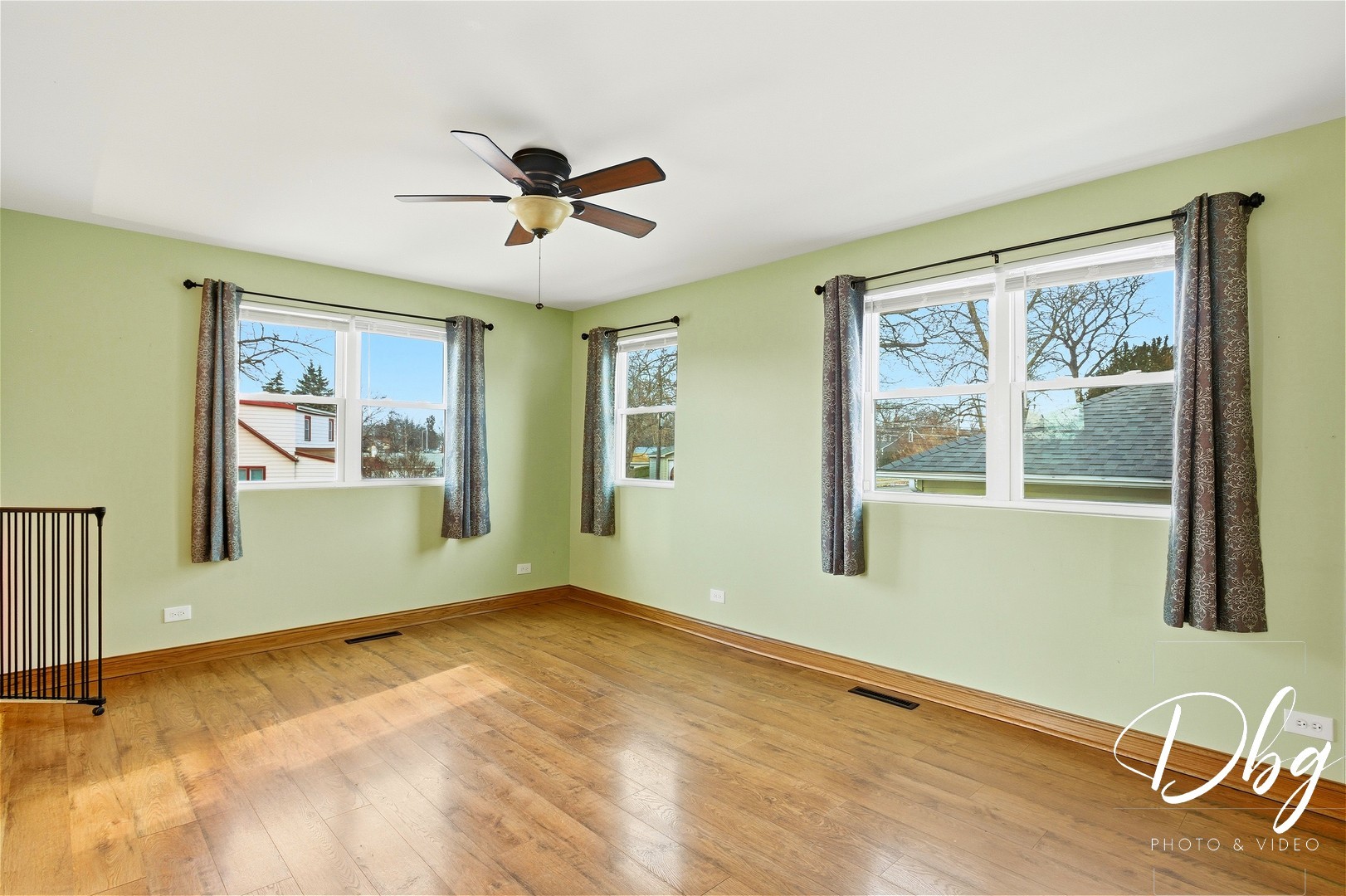 233 W Hawthorne Drive, Round Lake Beach, IL 60073