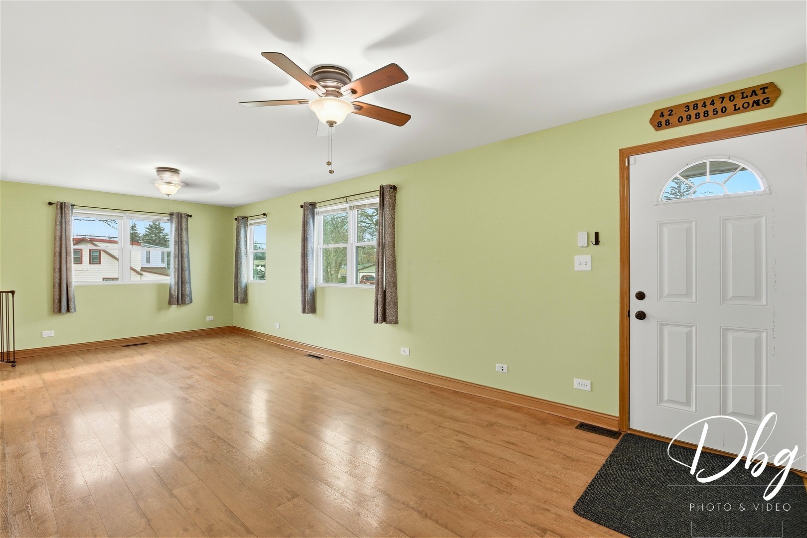 233 W Hawthorne Drive, Round Lake Beach, IL 60073