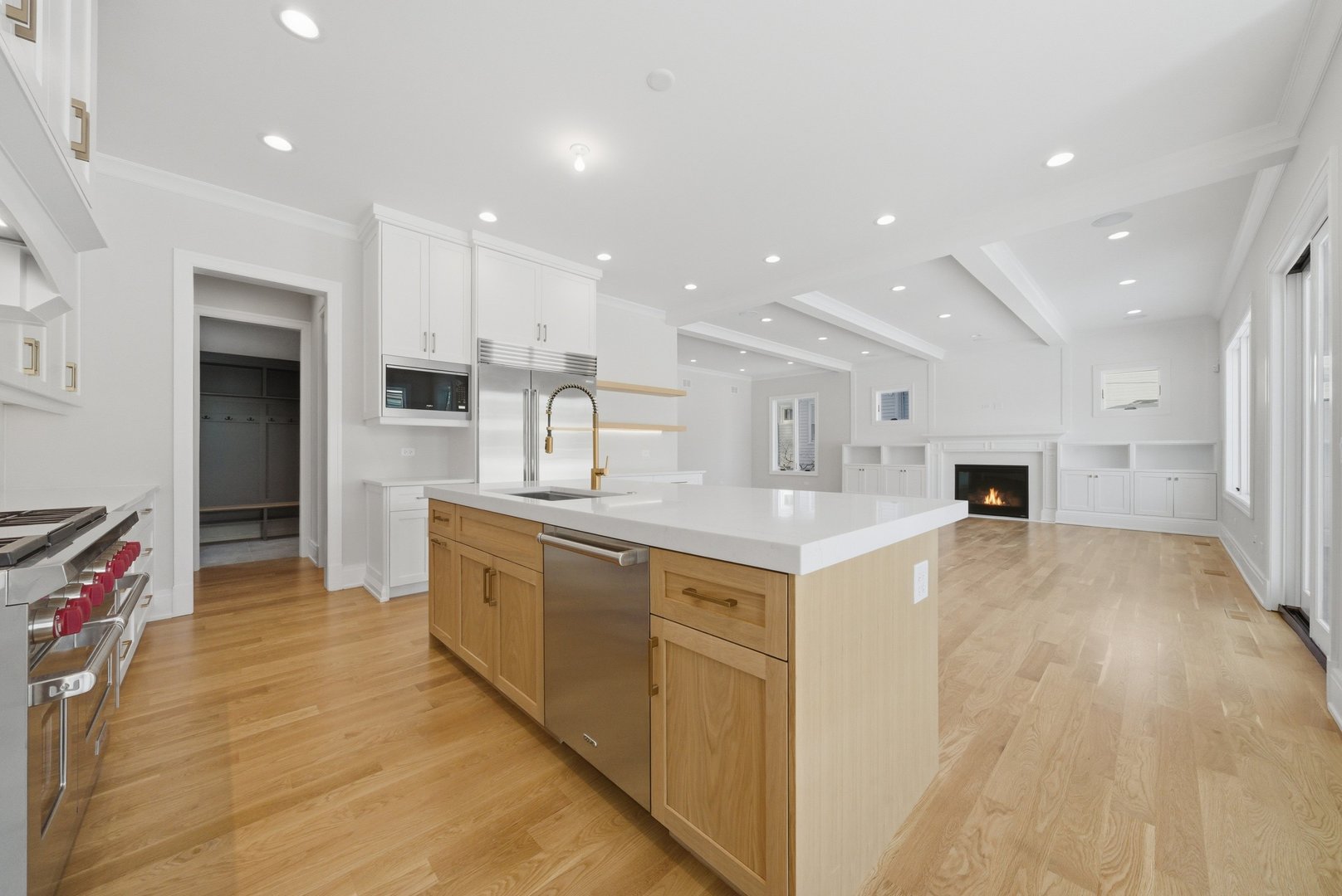 611 S Prospect Avenue, Elmhurst, IL 60126