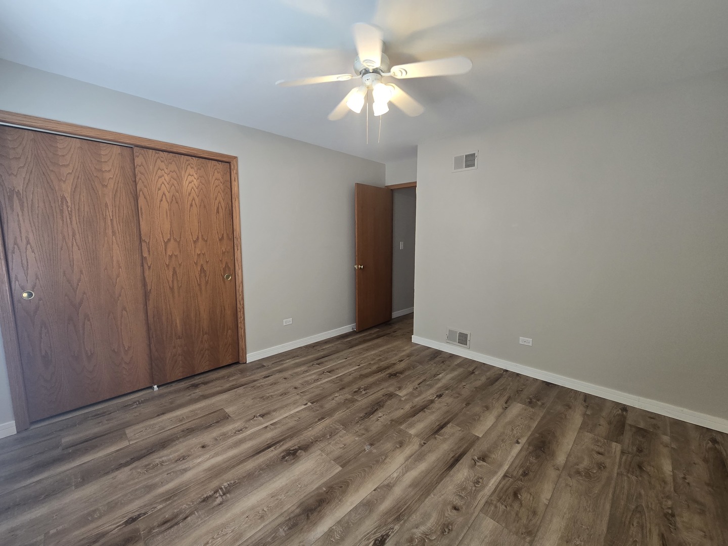 1565 OLD BARN Circle, Libertyville, IL 60048