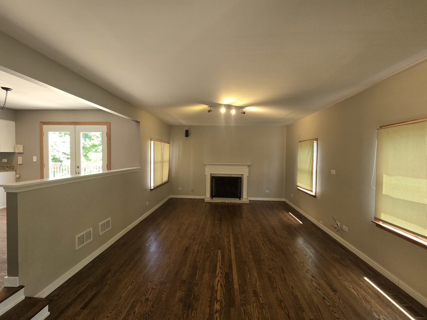 1565 OLD BARN Circle, Libertyville, IL 60048