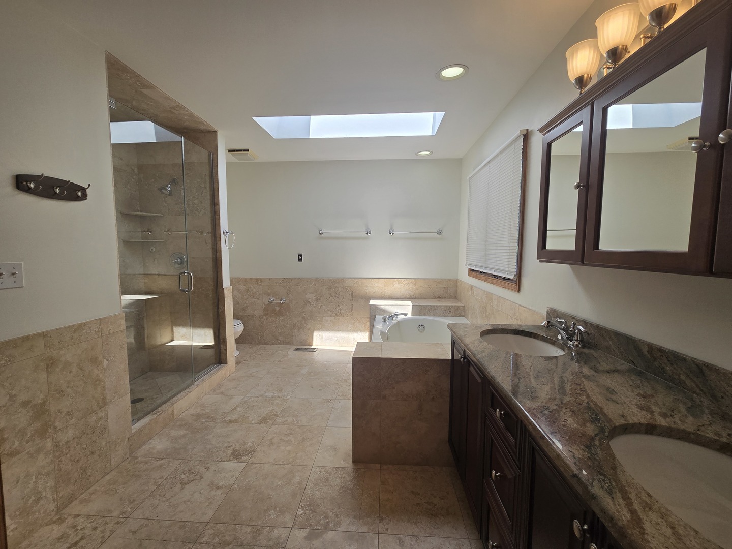 1565 OLD BARN Circle, Libertyville, IL 60048