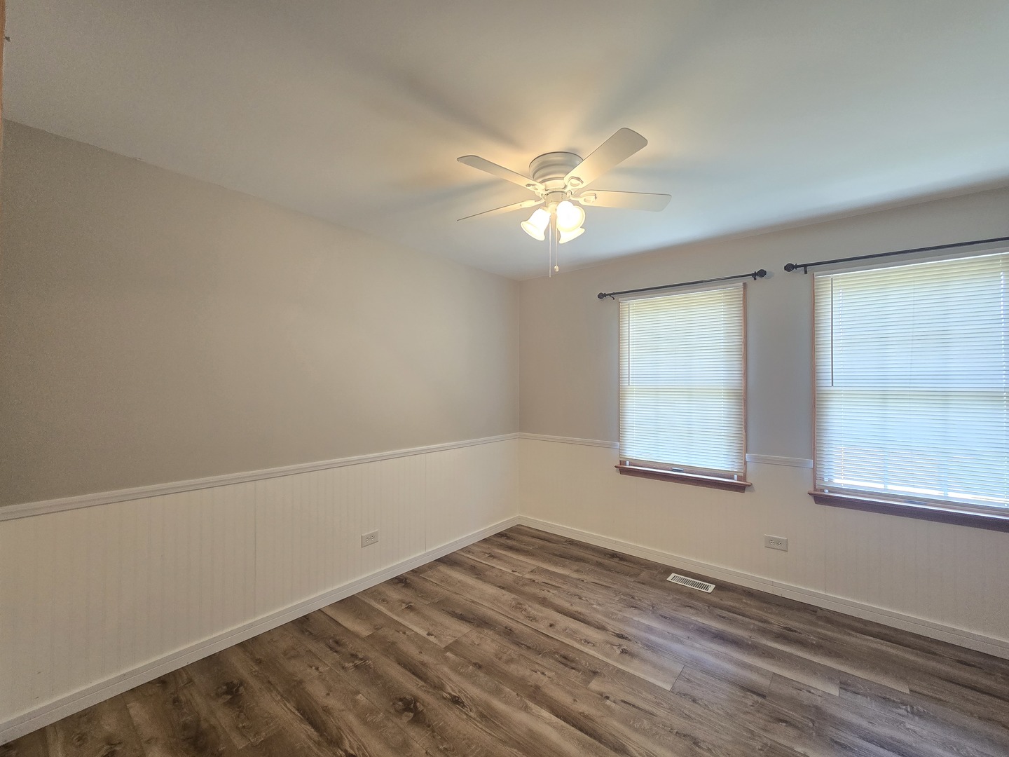 1565 OLD BARN Circle, Libertyville, IL 60048