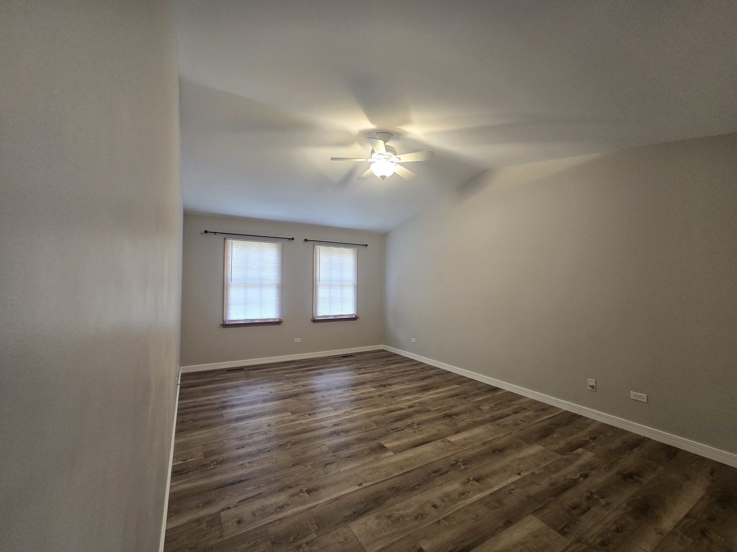 1565 OLD BARN Circle, Libertyville, IL 60048