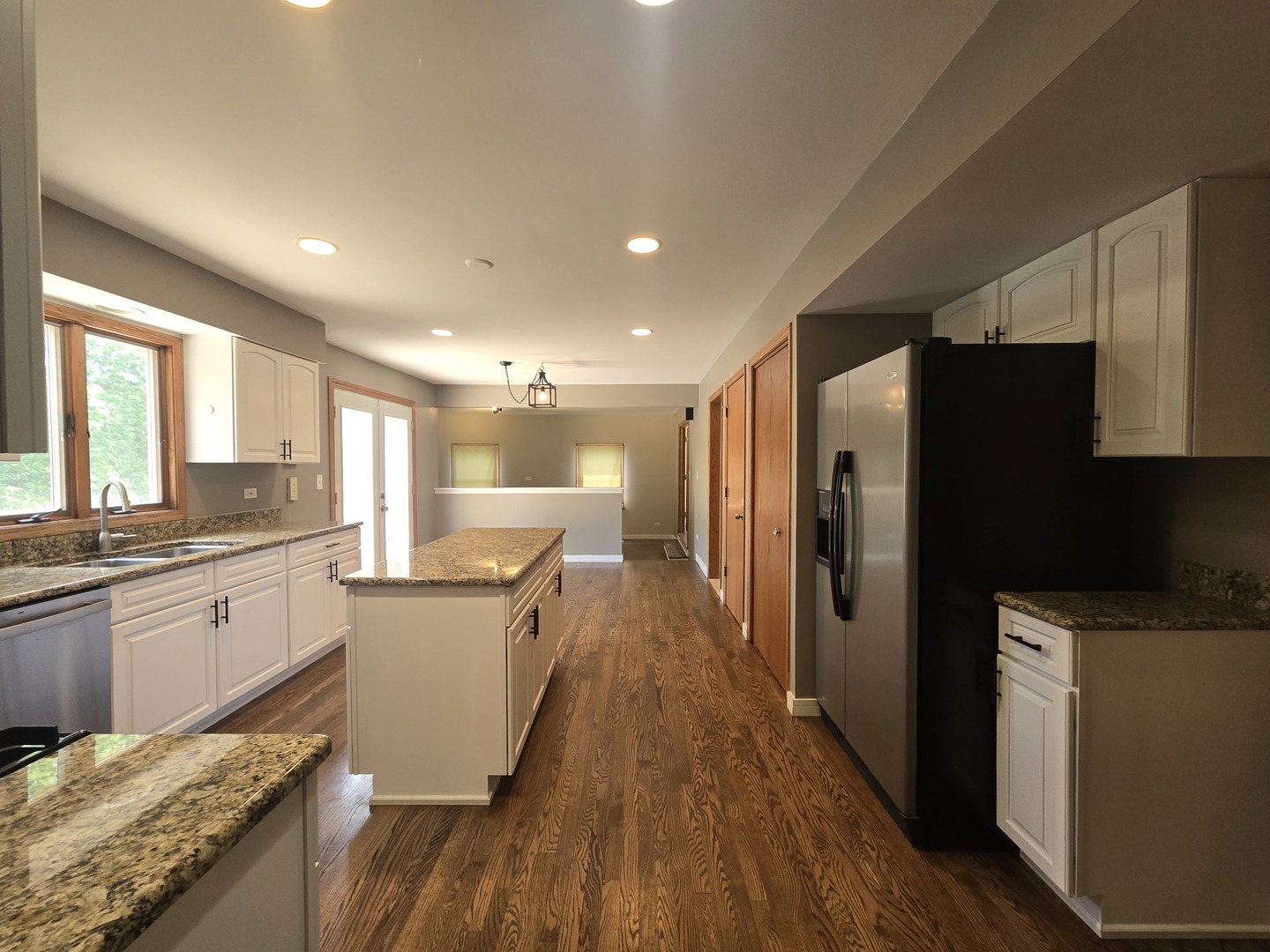 1565 OLD BARN Circle, Libertyville, IL 60048