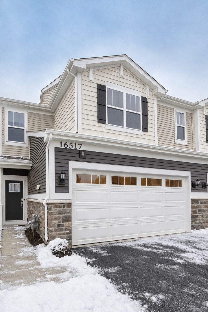 16517 W Golden Valley Lane, Lockport, IL 60441