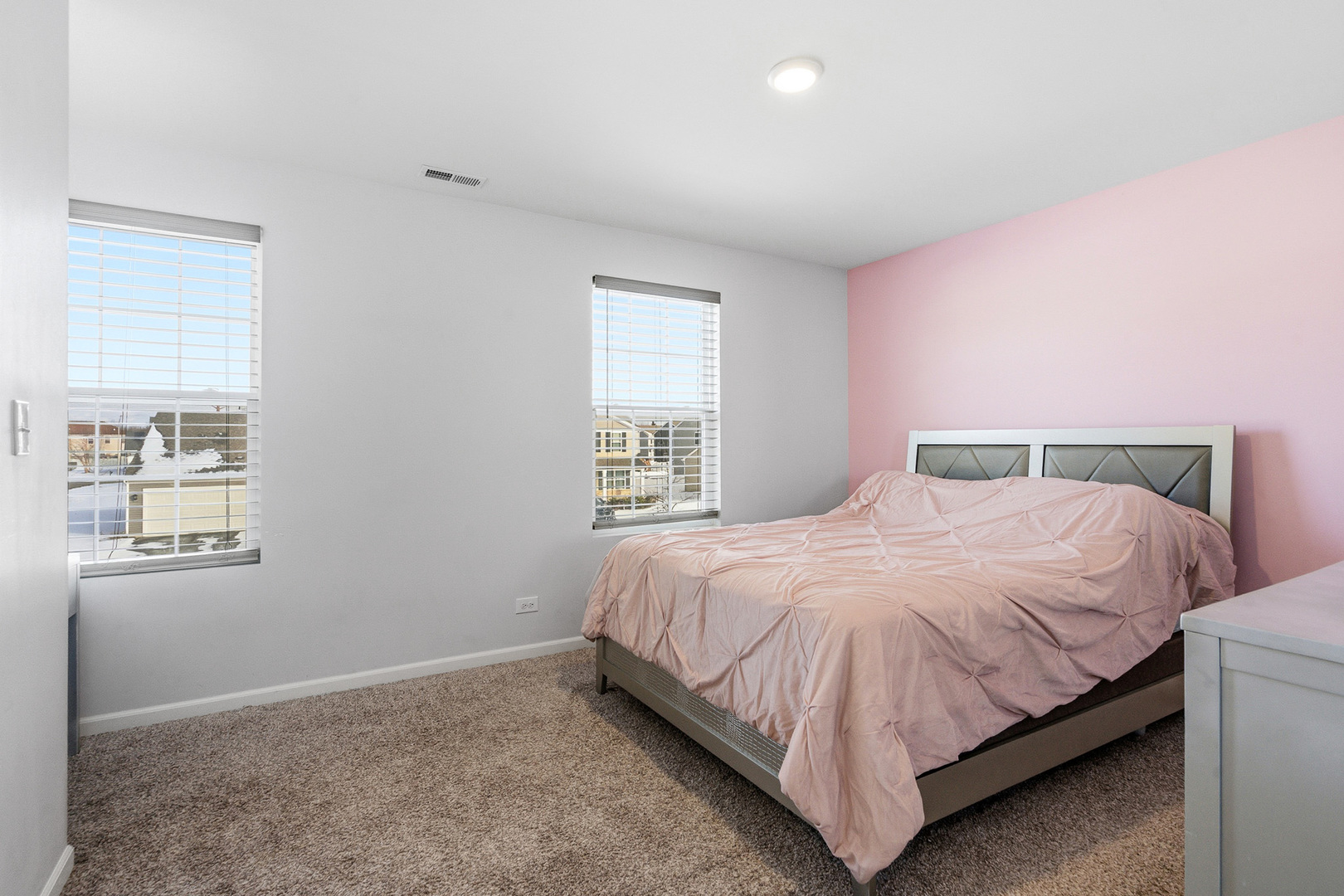 434 S Stonebrook Drive, Romeoville, IL 60446