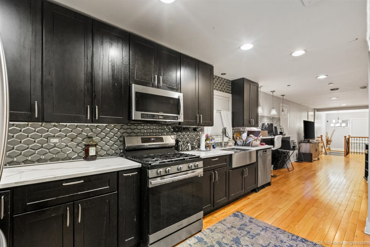 46 Englewood Avenue, Bellwood, IL 60104