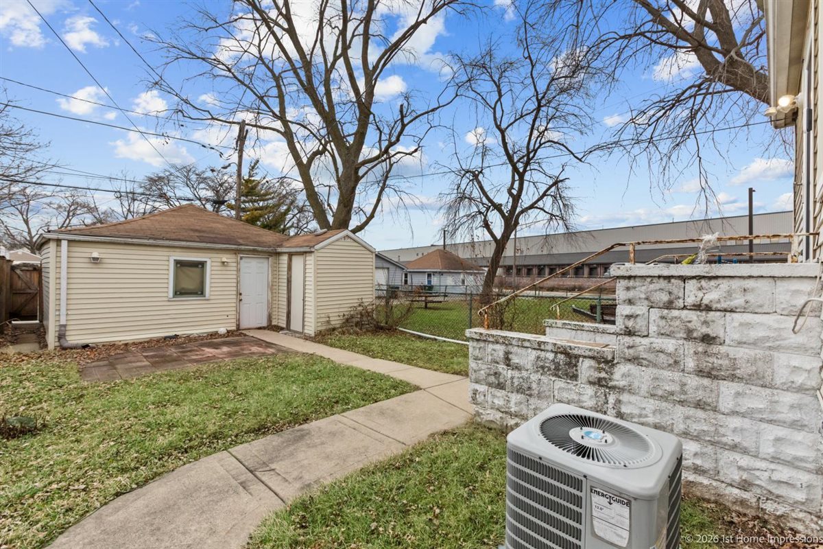 46 Englewood Avenue, Bellwood, IL 60104