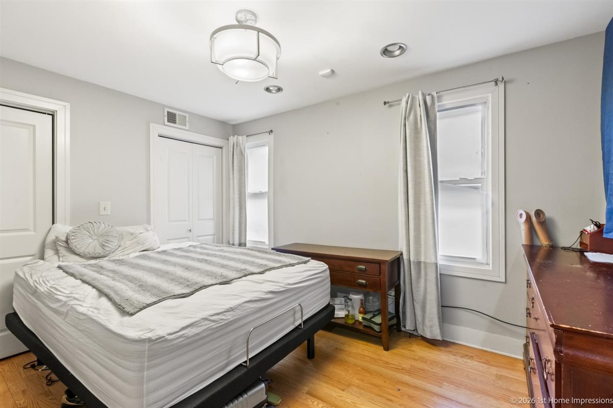 46 Englewood Avenue, Bellwood, IL 60104