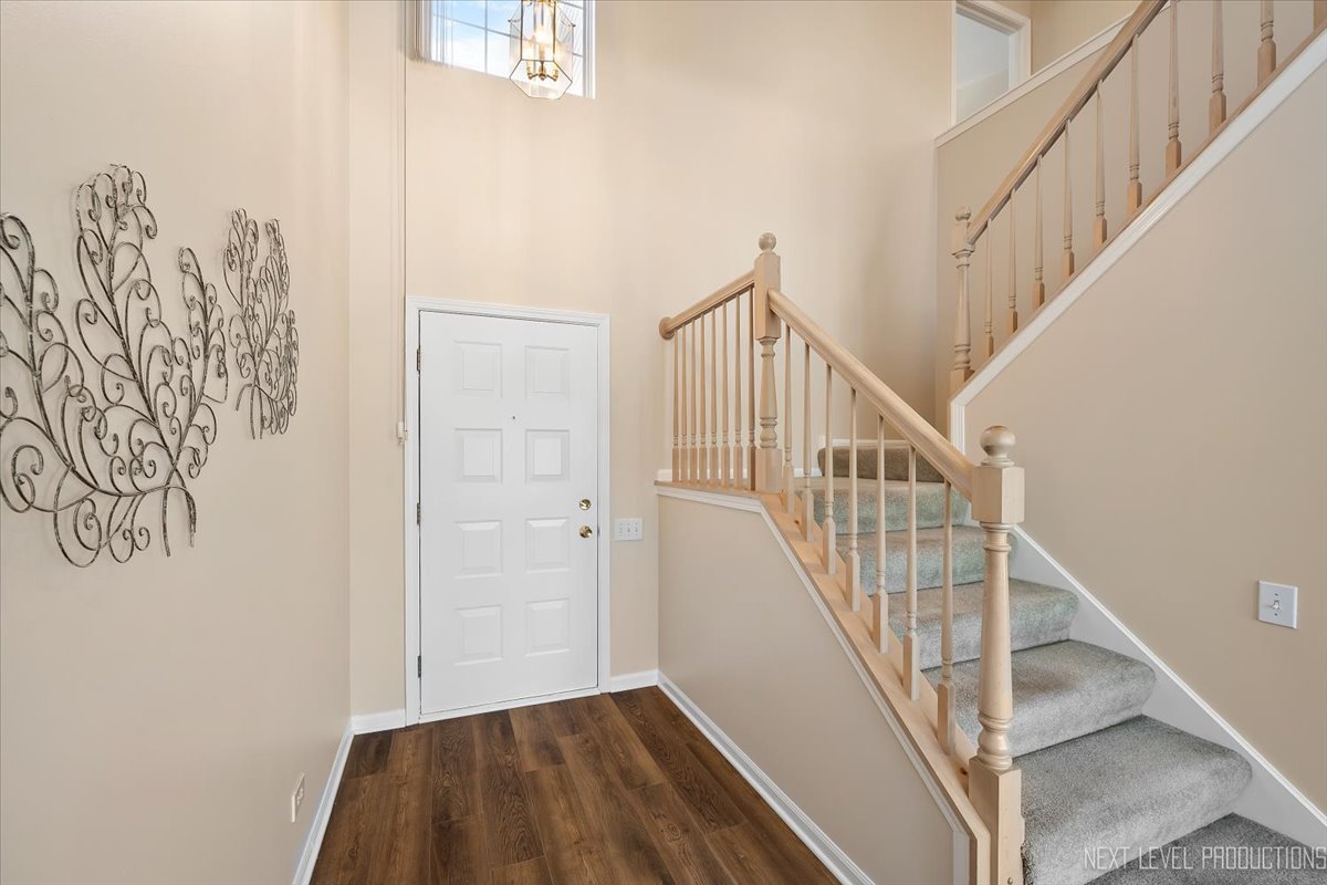 103 Locksley Drive, Streamwood, IL 60107