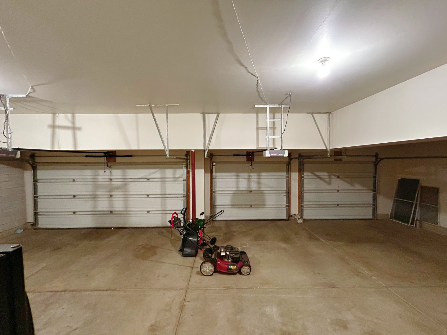 3 Barton Creek Court, Lake In The Hills, IL 60156