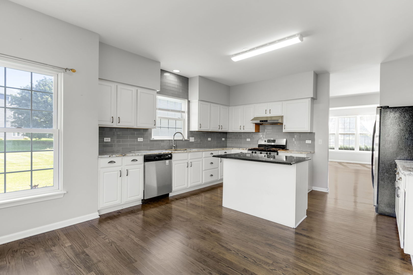 3 Barton Creek Court, Lake In The Hills, IL 60156