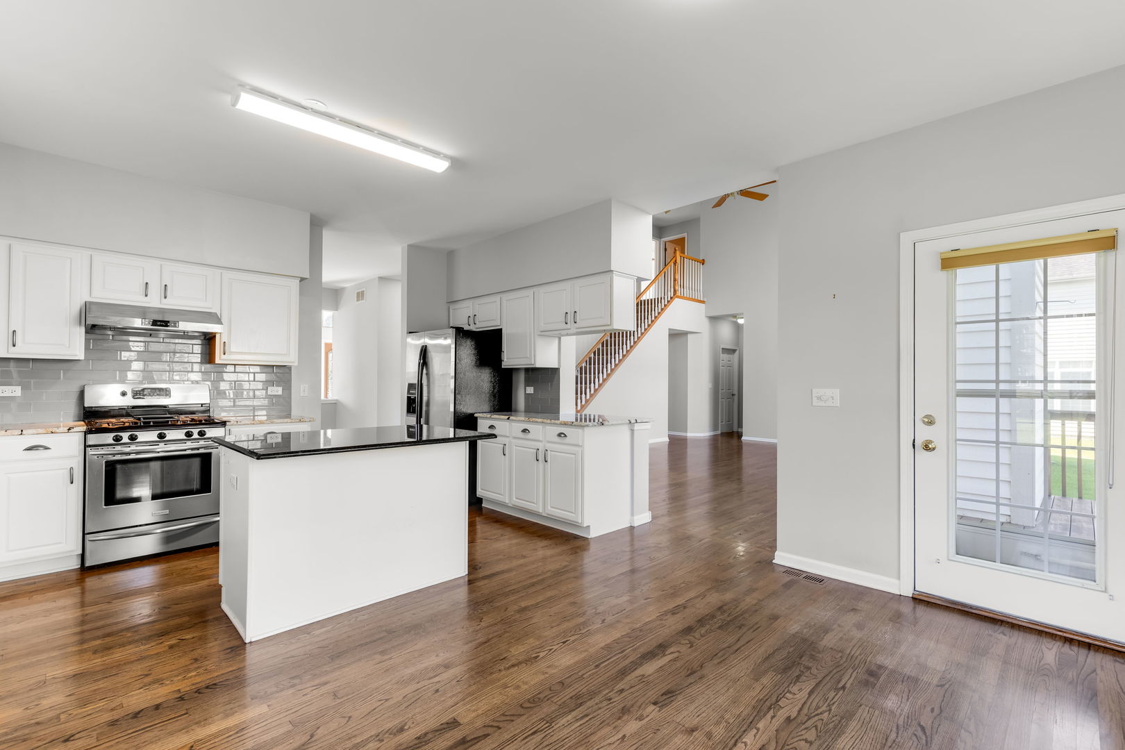 3 Barton Creek Court, Lake In The Hills, IL 60156