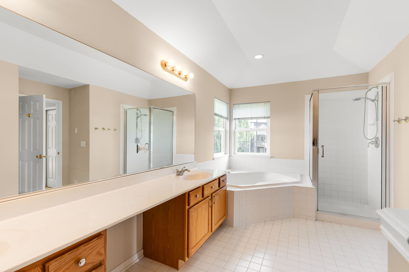 3 Barton Creek Court, Lake In The Hills, IL 60156