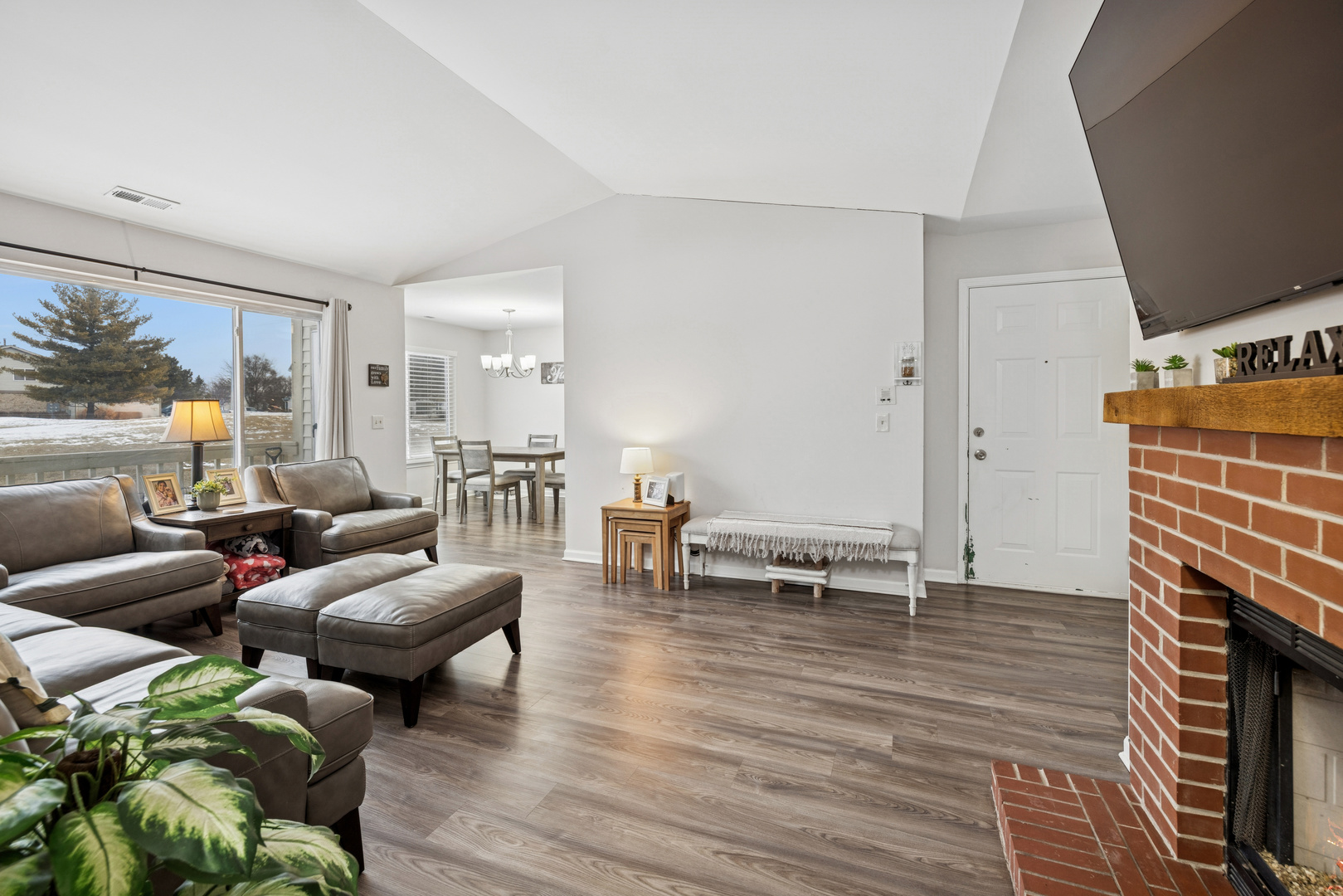 305 Crestview Drive #D, Wauconda, IL 60084