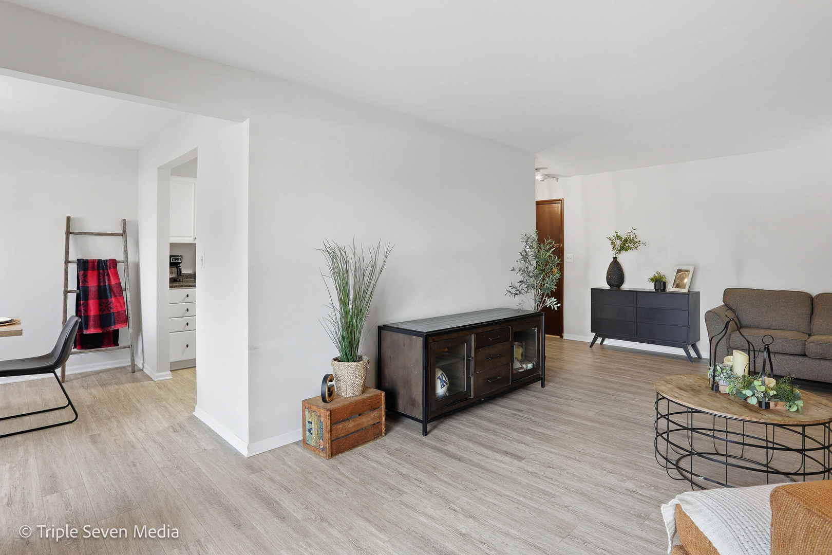 440 Raintree Court #1G, Glen Ellyn, IL 60137