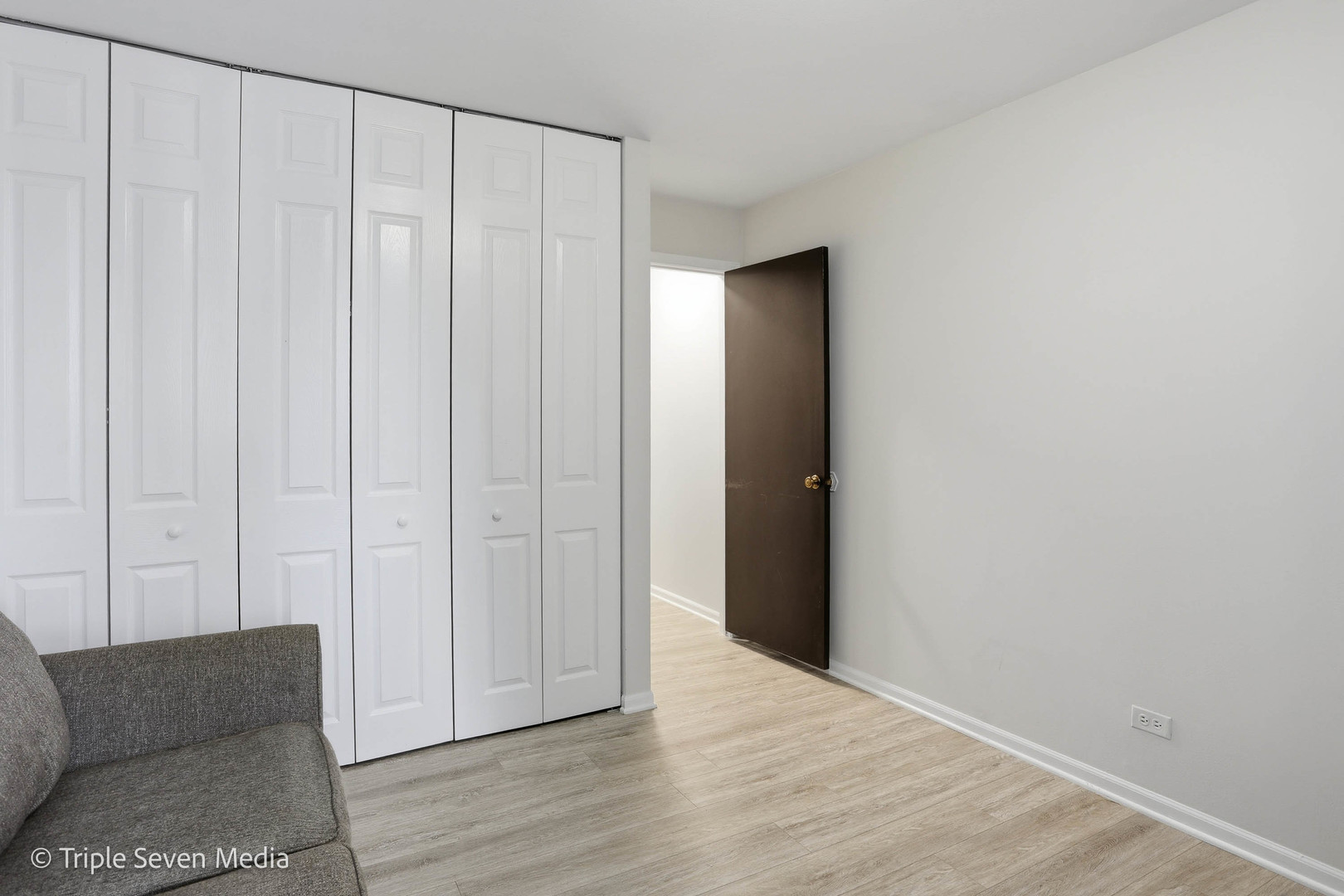 440 Raintree Court #1G, Glen Ellyn, IL 60137