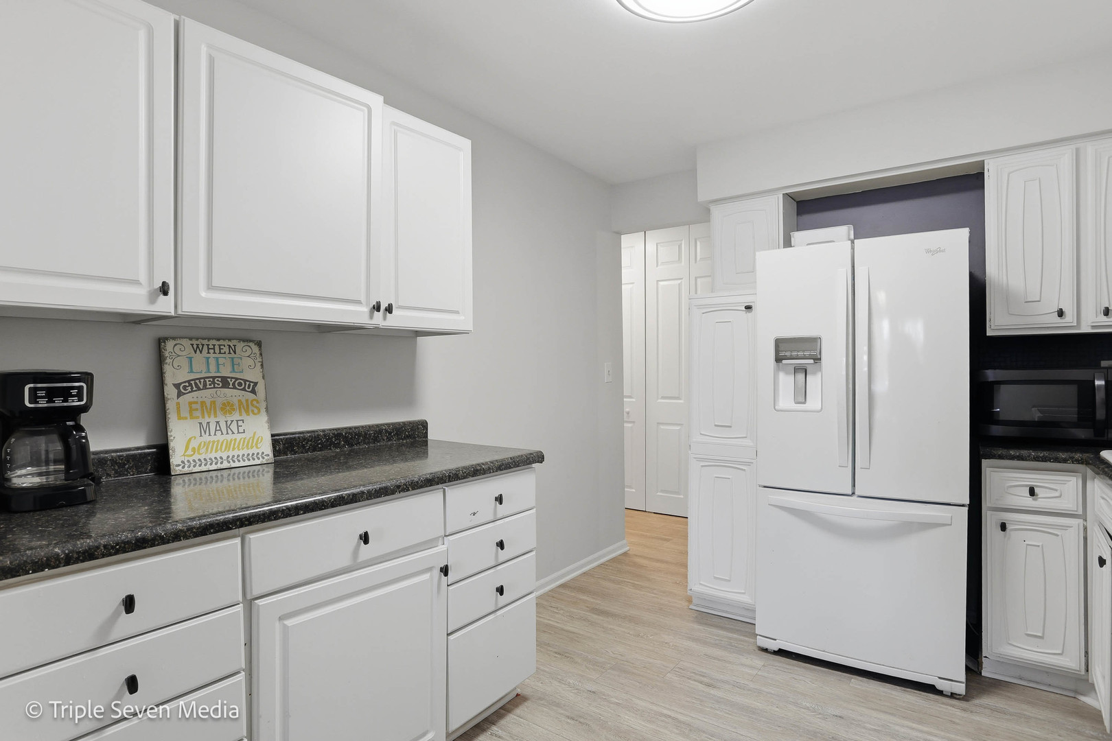 440 Raintree Court #1G, Glen Ellyn, IL 60137