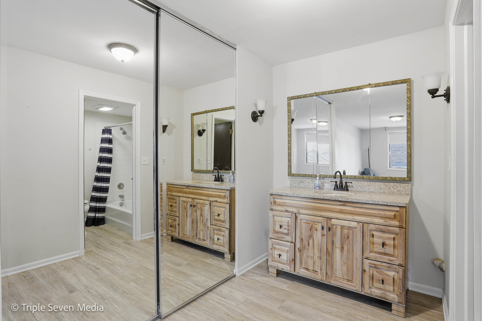 440 Raintree Court #1G, Glen Ellyn, IL 60137