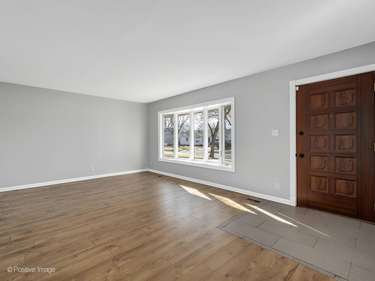 27 Hawthorne Lane, Streamwood, IL 60107