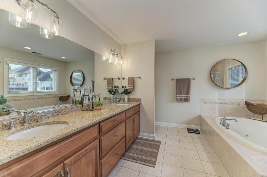 1061 Sean Circle, Darien, IL 60561